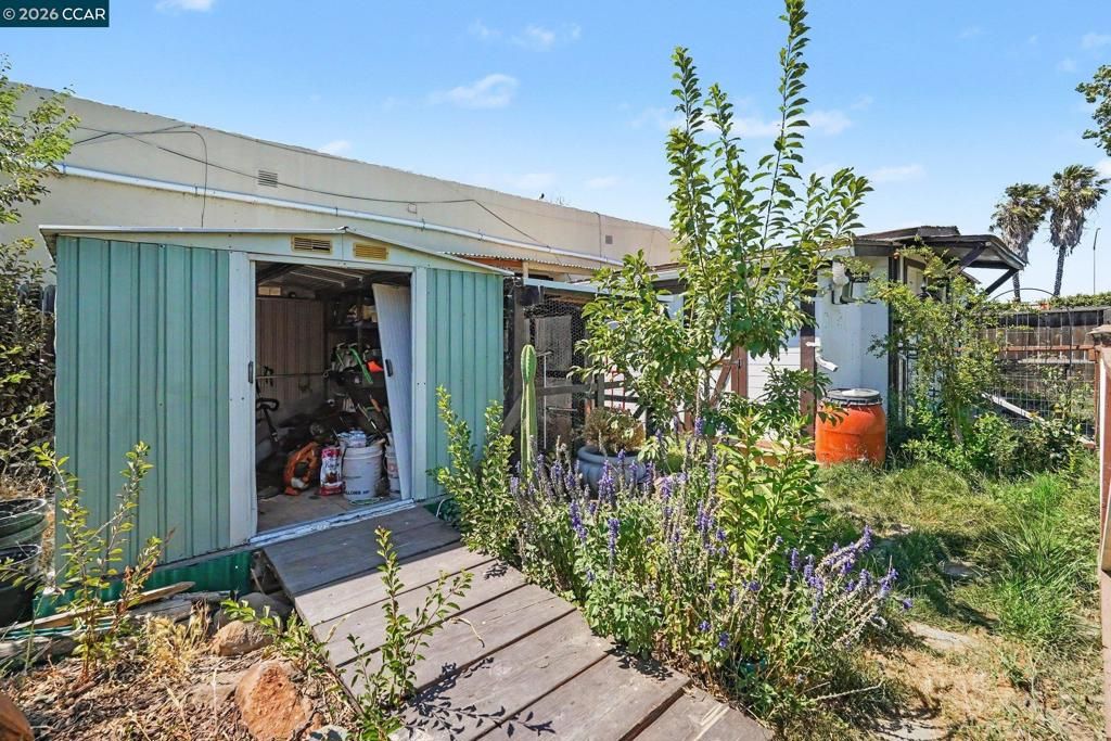 Image 17 of property listing at 1110 Laurel Ave, Pittsburg, CA 94565