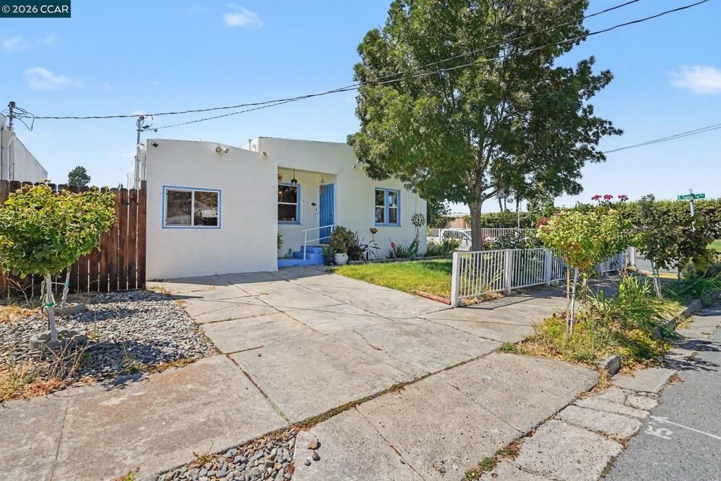 Image 4 of property listing at 1110 Laurel Ave, Pittsburg, CA 94565