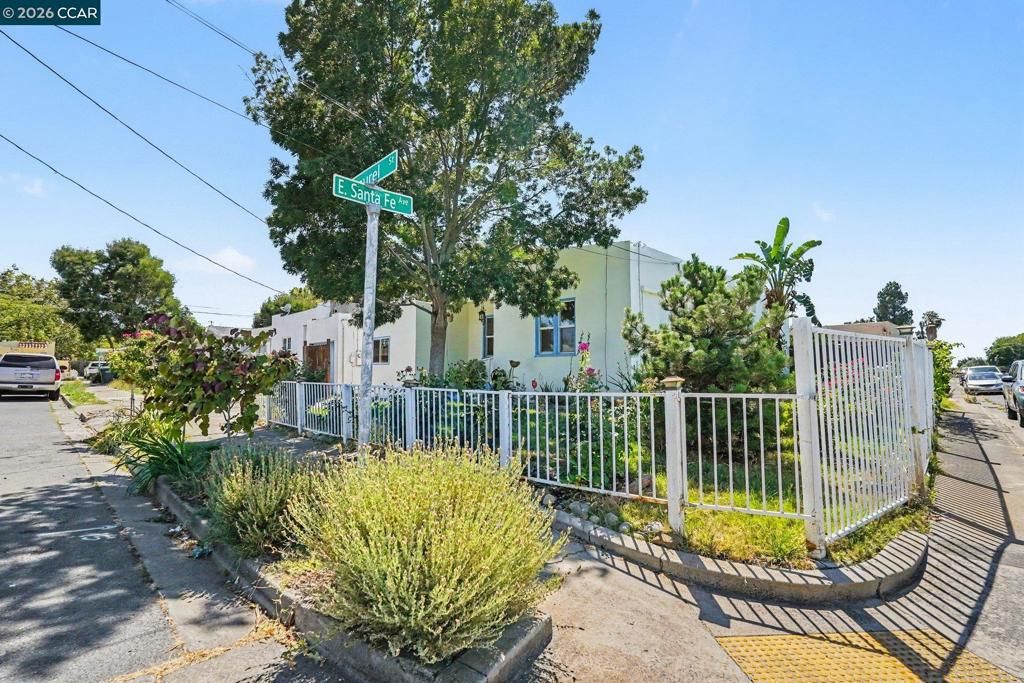 Image 5 of property listing at 1110 Laurel Ave, Pittsburg, CA 94565
