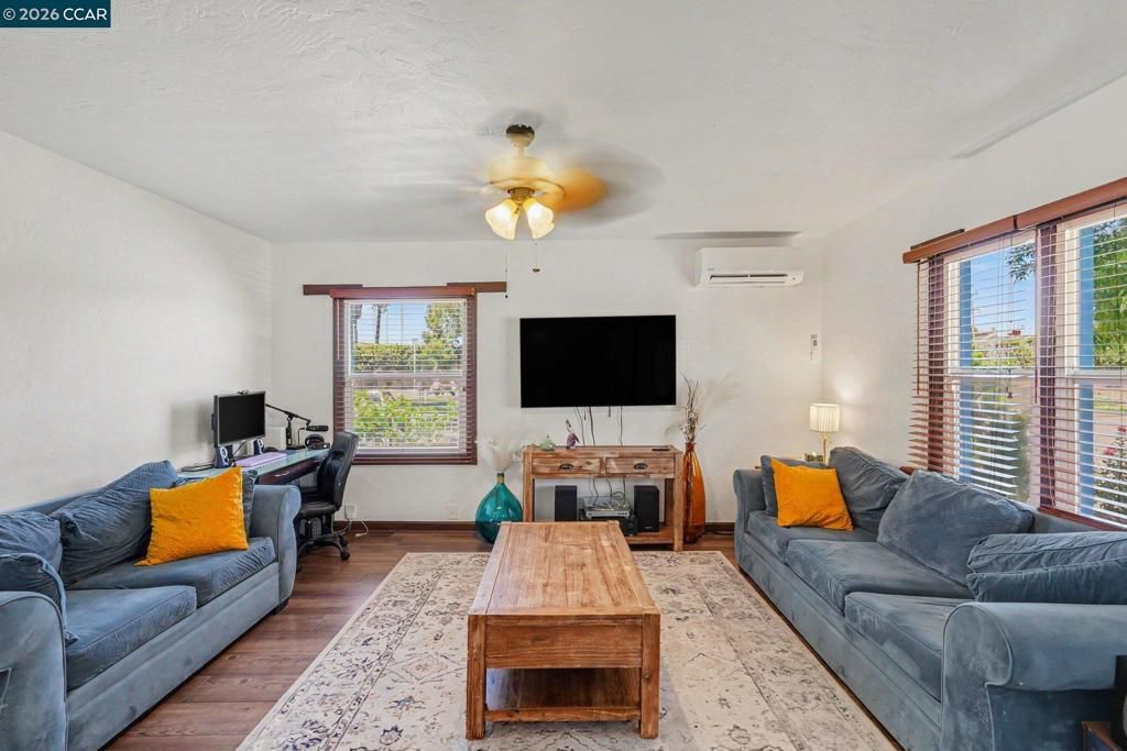 Image 6 of property listing at 1110 Laurel Ave, Pittsburg, CA 94565