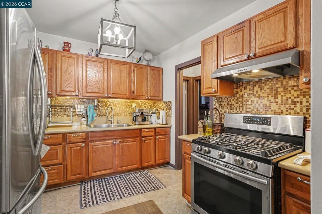 Image 9 of property listing at 1110 Laurel Ave, Pittsburg, CA 94565