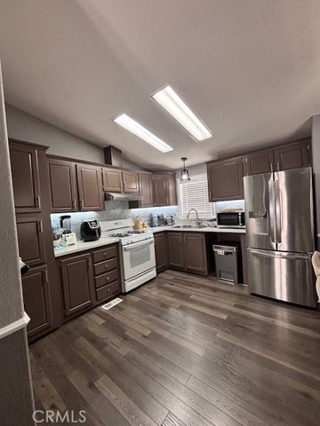 7560 Woodman 75, Van Nuys (los Angeles), CA 91405