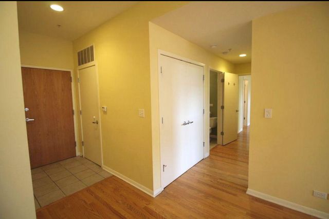 915 S Oak Park Avenue 2B, Oak Park, IL 60304