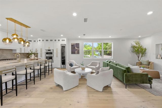 3228 W OAKELLAR AVENUE, Tampa, FL 33611