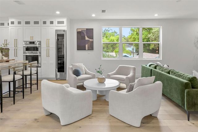 3228 W OAKELLAR AVENUE, Tampa, FL 33611