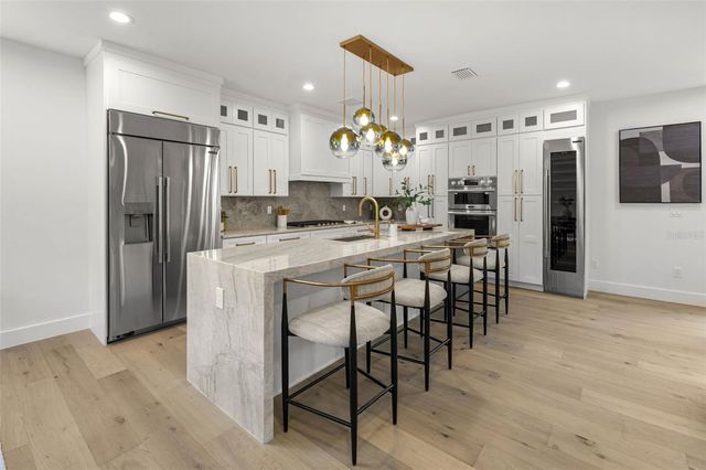 3228 W OAKELLAR AVENUE, Tampa, FL 33611