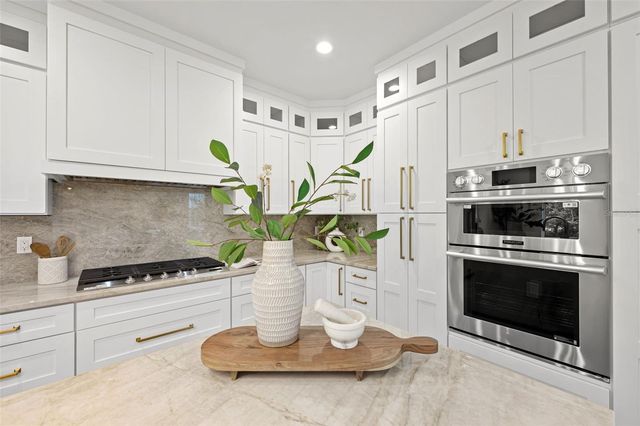 3228 W OAKELLAR AVENUE, Tampa, FL 33611