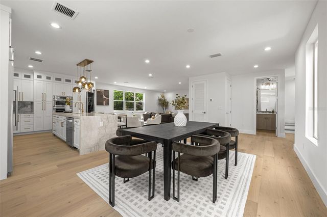 3228 W OAKELLAR AVENUE, Tampa, FL 33611