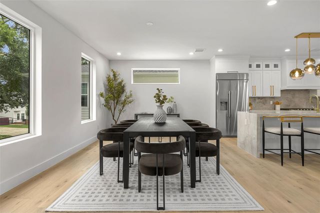 3228 W OAKELLAR AVENUE, Tampa, FL 33611