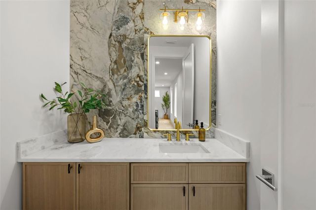 3228 W OAKELLAR AVENUE, Tampa, FL 33611