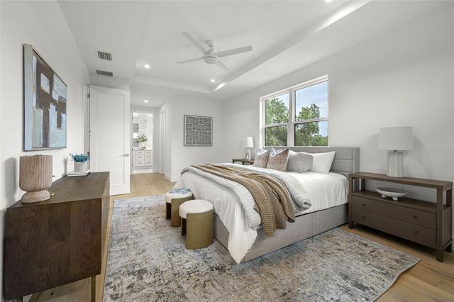 3228 W OAKELLAR AVENUE, Tampa, FL 33611