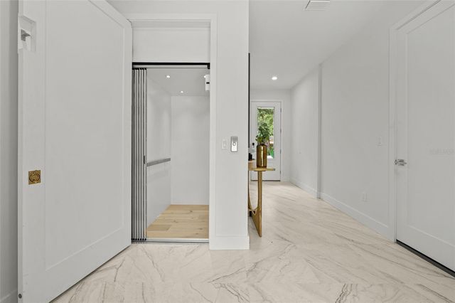 3228 W OAKELLAR AVENUE, Tampa, FL 33611