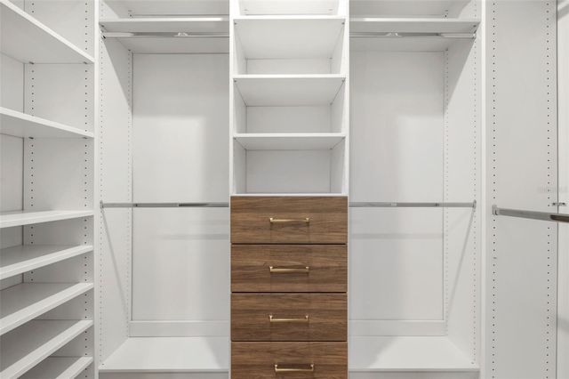 3228 W OAKELLAR AVENUE, Tampa, FL 33611