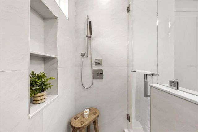 3228 W OAKELLAR AVENUE, Tampa, FL 33611