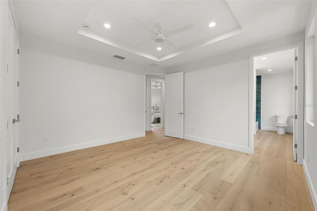 3228 W OAKELLAR AVENUE, Tampa, FL 33611