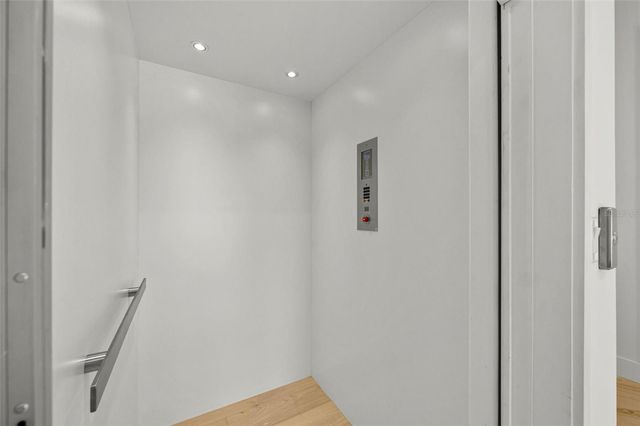 3228 W OAKELLAR AVENUE, Tampa, FL 33611