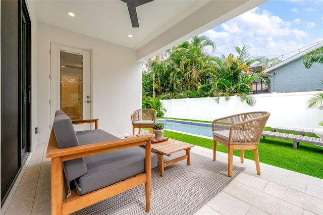 3228 W OAKELLAR AVENUE, Tampa, FL 33611