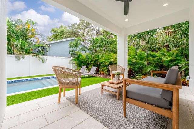 3228 W OAKELLAR AVENUE, Tampa, FL 33611