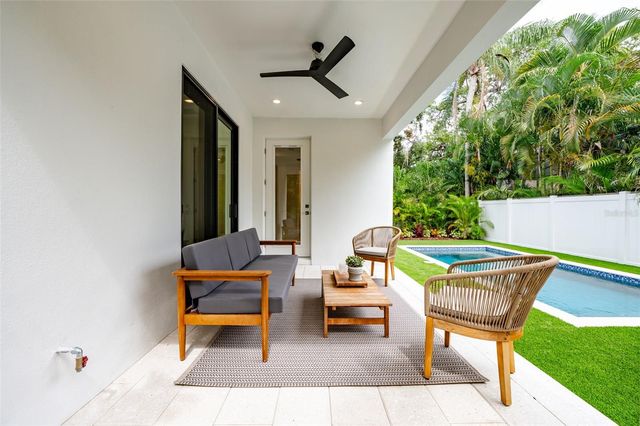 3228 W OAKELLAR AVENUE, Tampa, FL 33611