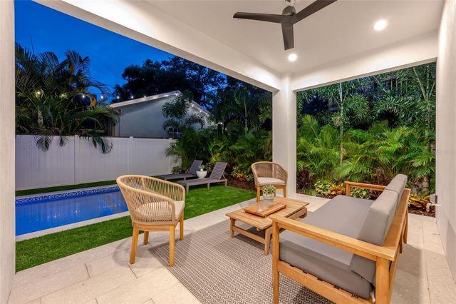 3228 W OAKELLAR AVENUE, Tampa, FL 33611