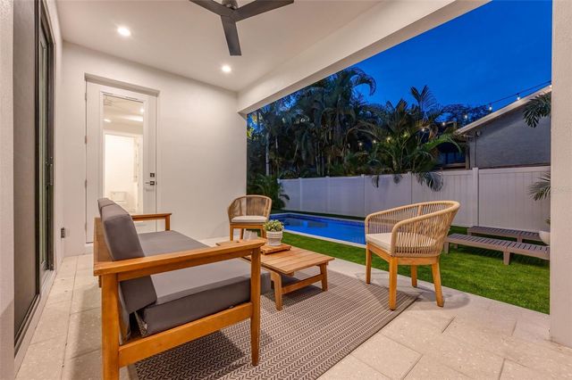 3228 W OAKELLAR AVENUE, Tampa, FL 33611