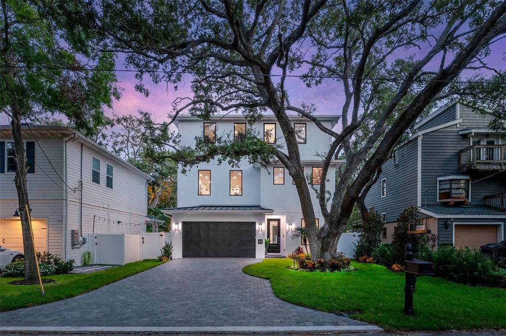 3228 W OAKELLAR AVENUE, Tampa, FL 33611