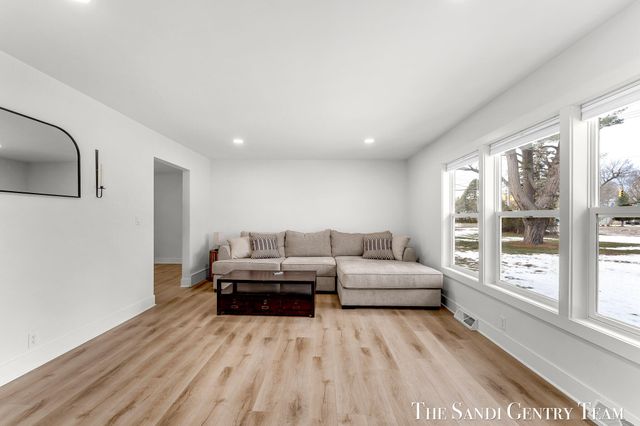 904 E Savidge Street, Spring Lake, MI 49456