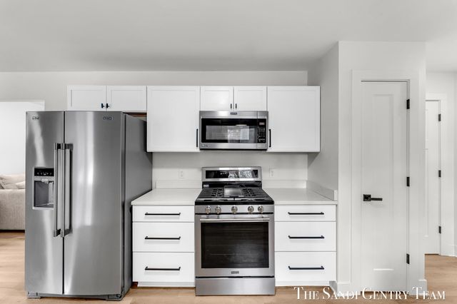 904 E Savidge Street, Spring Lake, MI 49456