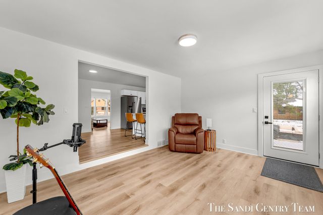 904 E Savidge Street, Spring Lake, MI 49456