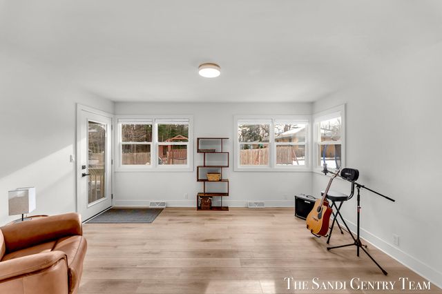 904 E Savidge Street, Spring Lake, MI 49456