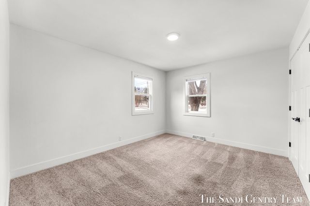 904 E Savidge Street, Spring Lake, MI 49456