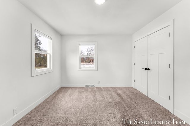904 E Savidge Street, Spring Lake, MI 49456
