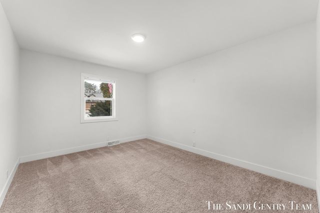 904 E Savidge Street, Spring Lake, MI 49456