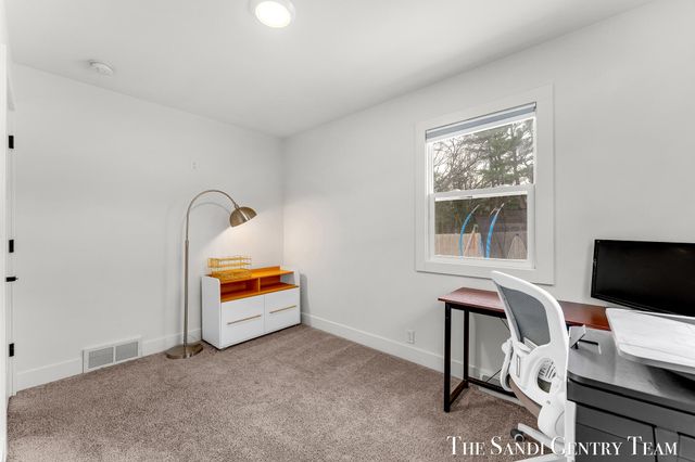 904 E Savidge Street, Spring Lake, MI 49456