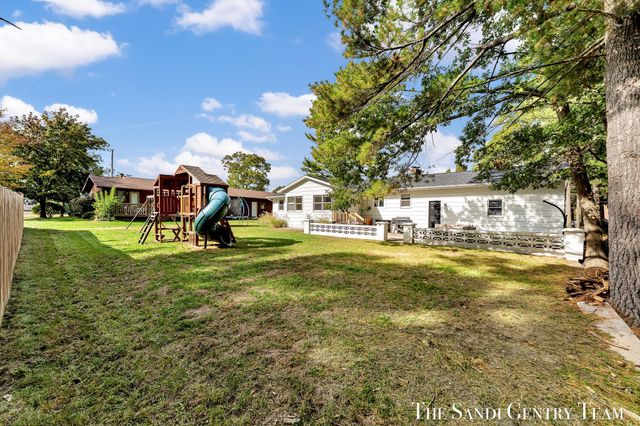 904 E Savidge Street, Spring Lake, MI 49456