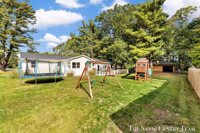 904 E Savidge Street, Spring Lake, MI 49456