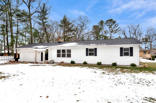 904 E Savidge Street, Spring Lake, MI 49456