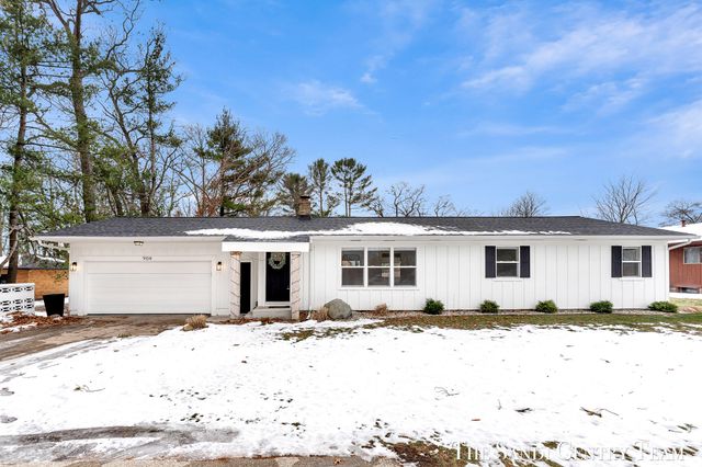 904 E Savidge Street, Spring Lake, MI 49456