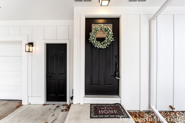904 E Savidge Street, Spring Lake, MI 49456