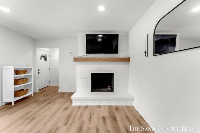 904 E Savidge Street, Spring Lake, MI 49456