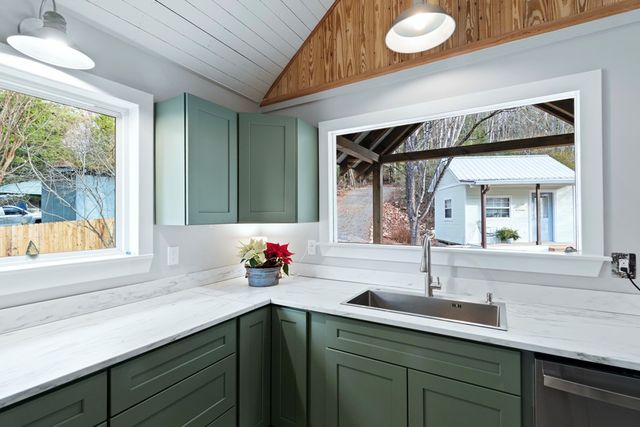 8679 Lakewood Hwy, Mineral Bluff, GA 30559