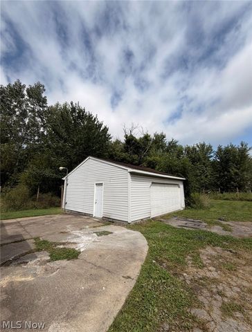 908 Palmyra Road SW, Warren, OH 44485