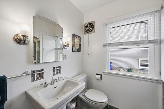 2400 12th Avenue SE, Cedar Rapids, IA 52403