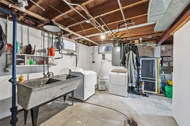 2400 12th Avenue SE, Cedar Rapids, IA 52403