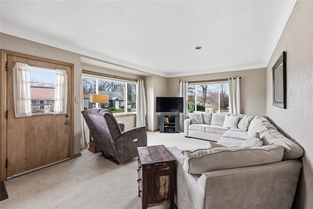 2400 12th Avenue SE, Cedar Rapids, IA 52403