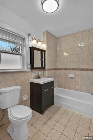 23-25 Varsity Road, Newark, NJ 07106