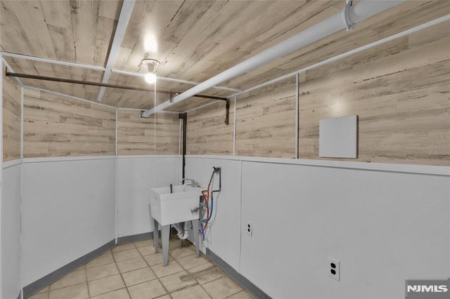 23-25 Varsity Road, Newark, NJ 07106