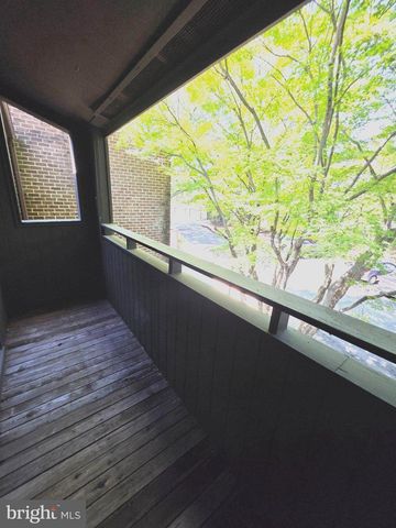 2001 WETHERSFIELD CT, Reston, VA 20191
