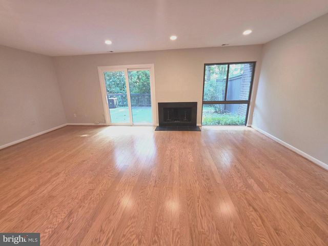 2001 WETHERSFIELD CT, Reston, VA 20191