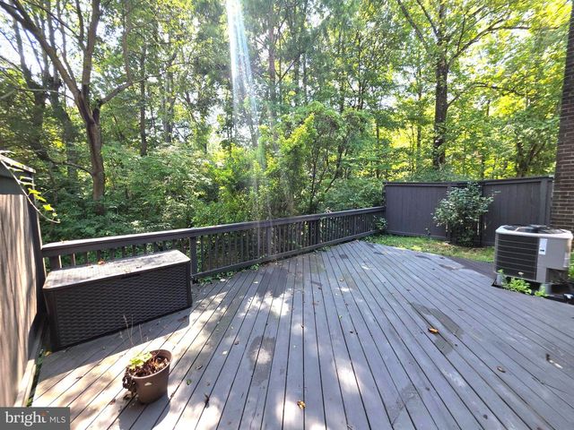 2001 WETHERSFIELD CT, Reston, VA 20191